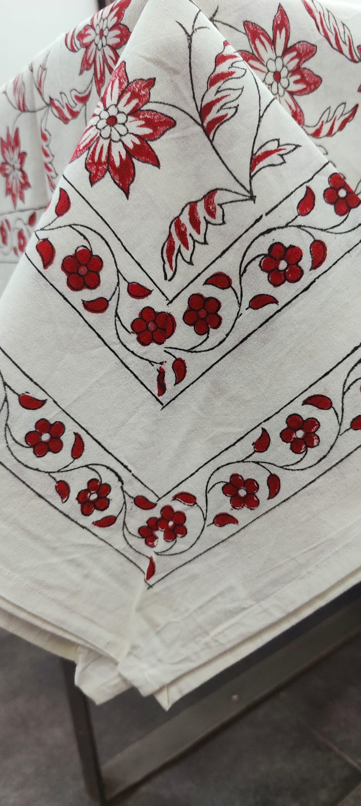 Red Floral Table Cover - 6 Seater